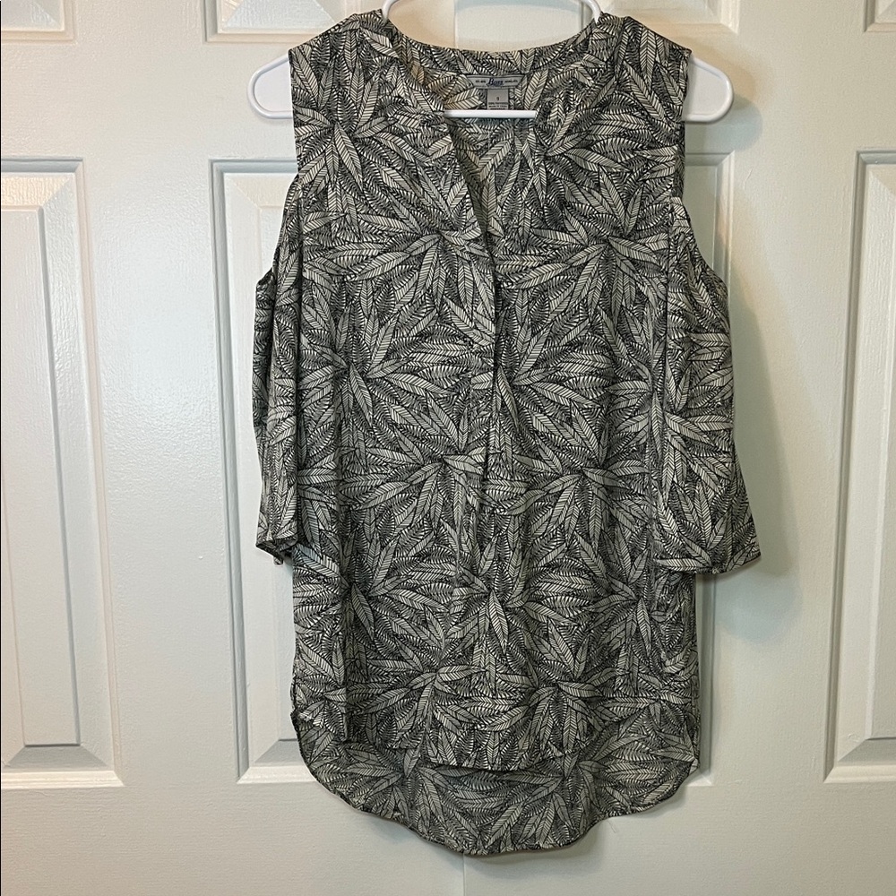 G.H. Bass‎ & Co Cold Shoulder Blouse Leaf Print Size S